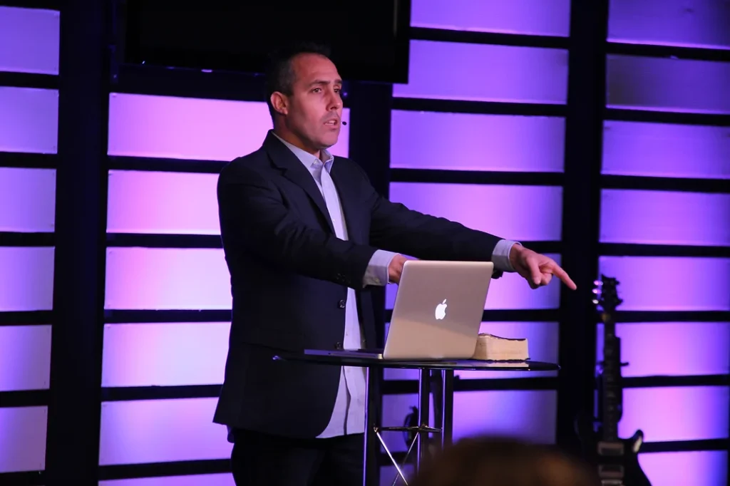 Joe Cala leading a sales mentorship session.